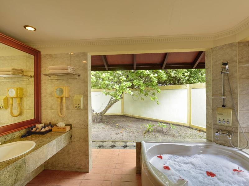 Royal Island Resort & Spa