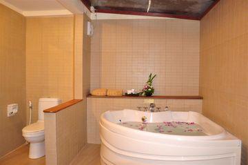 Royal Lanta Resort & Spa