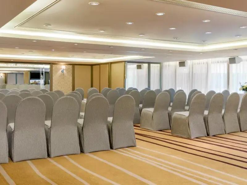 Royal Pacific Towers