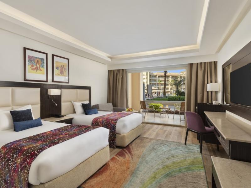 Pickalbatros White Beach Resort