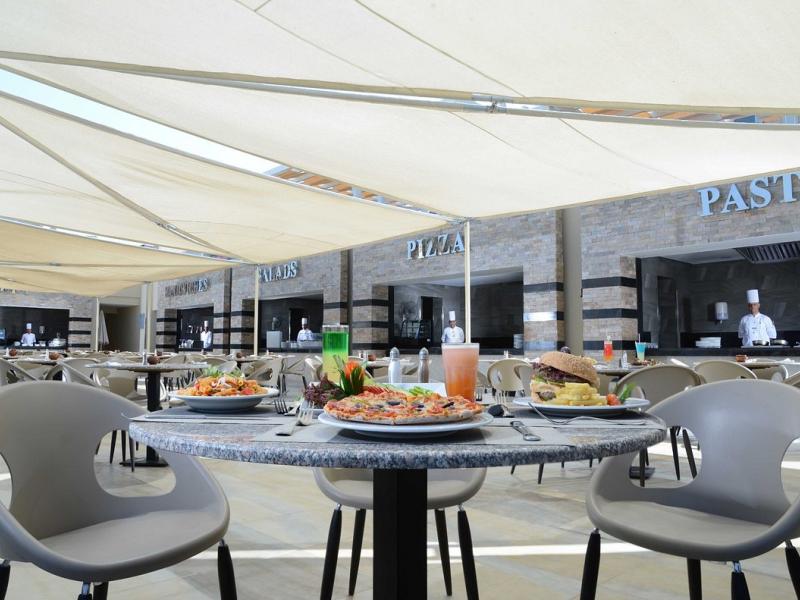 Pickalbatros White Beach Resort