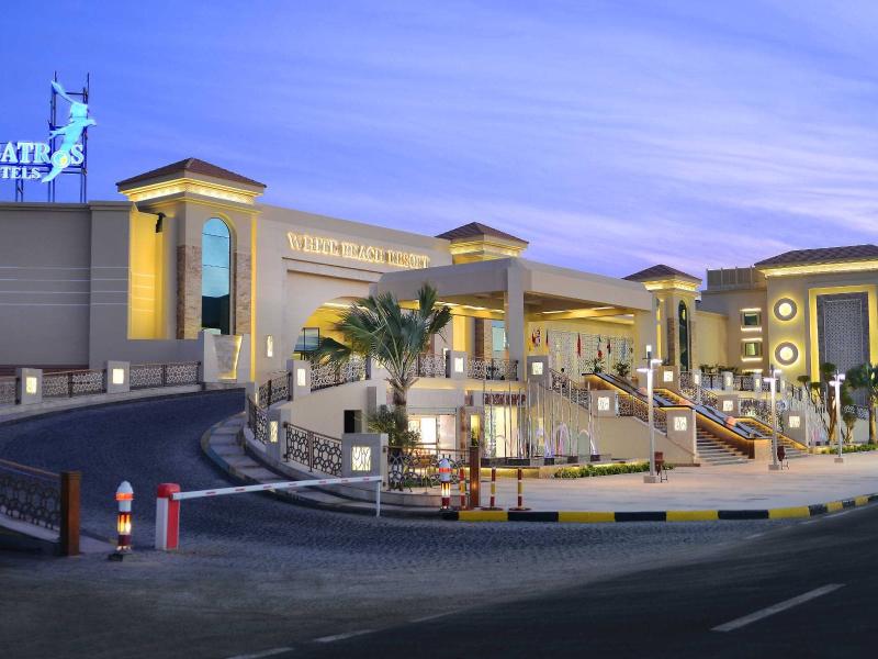 Pickalbatros White Beach Resort