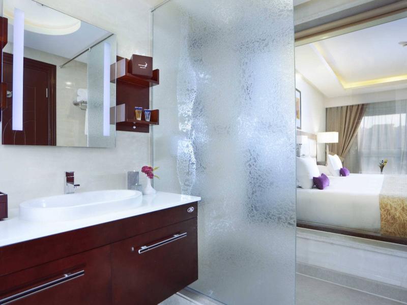 Pickalbatros White Beach Resort