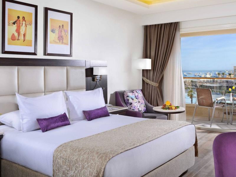 Pickalbatros White Beach Resort