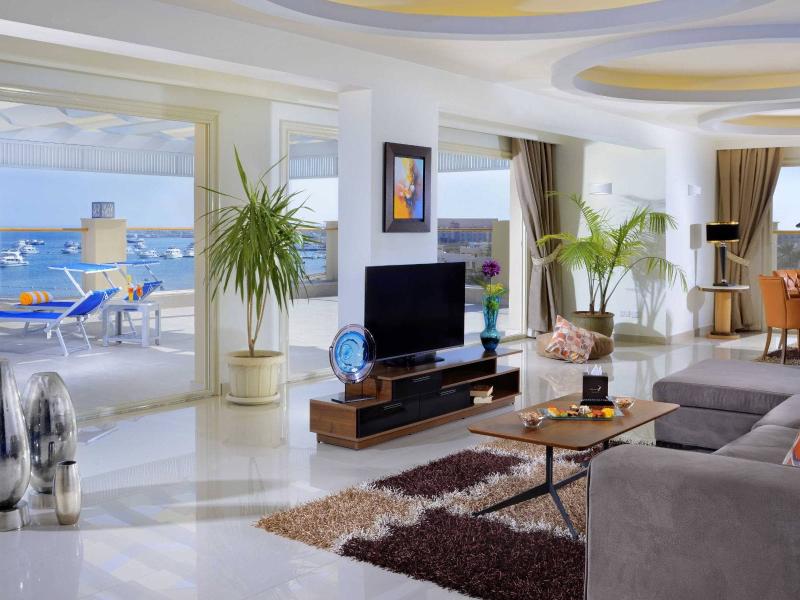 Pickalbatros White Beach Resort