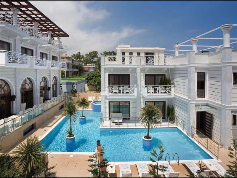 Royal Palace Resort & Spa