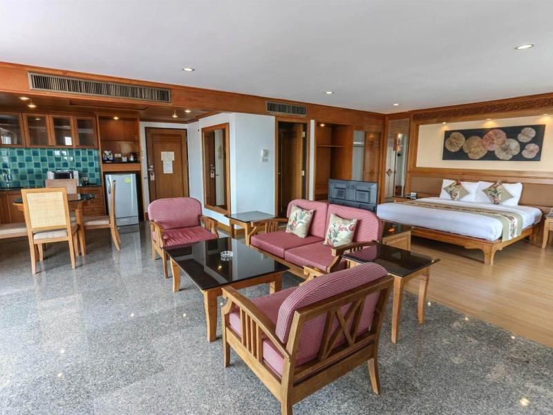 Royal Twins Palace Hotel