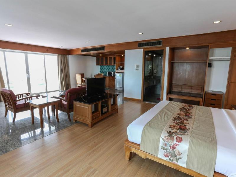 Royal Twins Palace Hotel