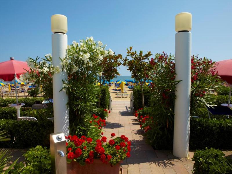 Ruhl Beach Hotel and Suites