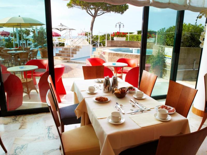 Ruhl Beach Hotel and Suites