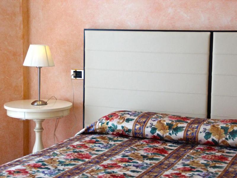 Ruhl Beach Hotel and Suites