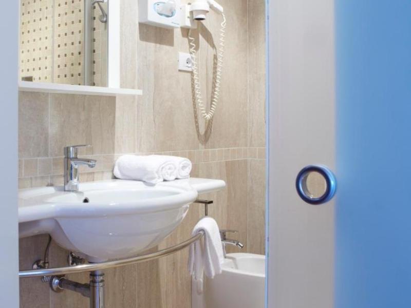 Ruhl Beach Hotel and Suites