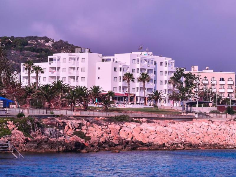 Astreas Beach Hotel Apartments