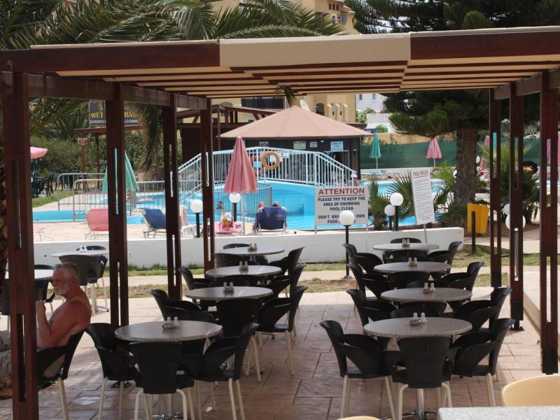 Astreas Beach Hotel Apartments