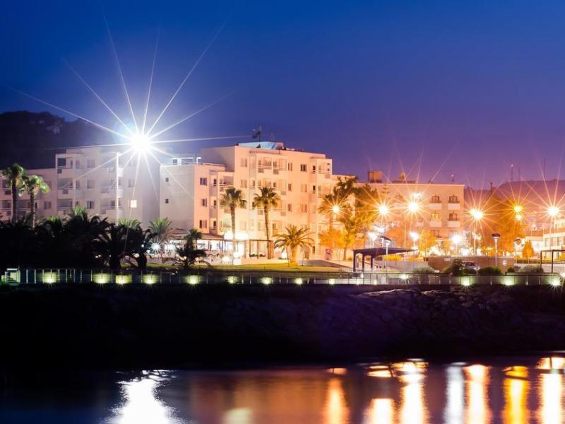 Astreas Beach Hotel Apartments