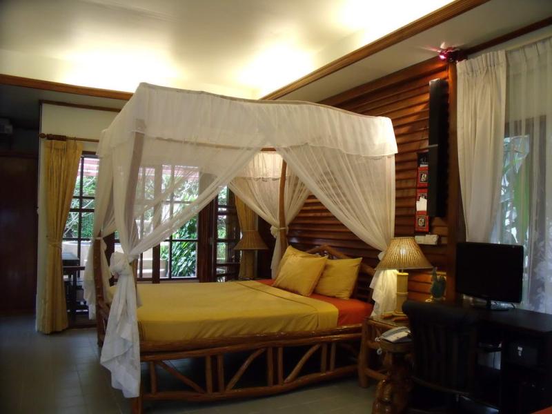 Crystal Bay Yacht Club Beach Resort