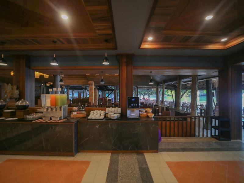 Sand Sea Resort 