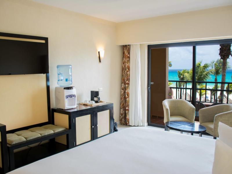 Sandos Playacar Beach Resort & Spa