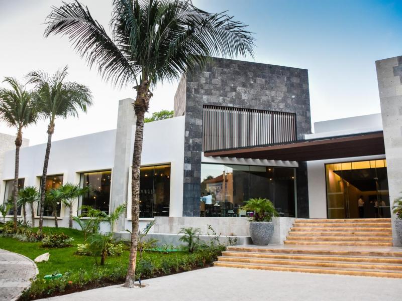 Sandos Playacar Beach Resort & Spa