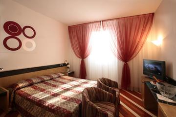 Отель Hotel Sanpi Milano Италия, Милан, фото 8