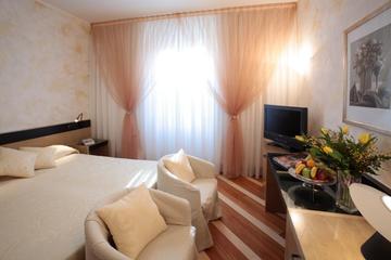 Отель Hotel Sanpi Milano Италия, Милан, фото 9