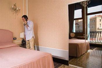 Hotel Santa Chiara & Residenza Parisi