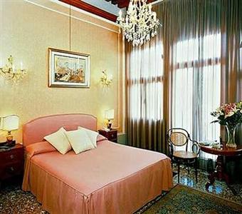 Hotel Santa Chiara & Residenza Parisi