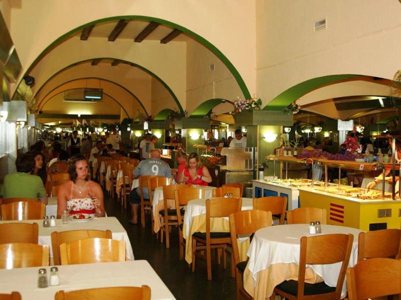 Santa Susana Resort