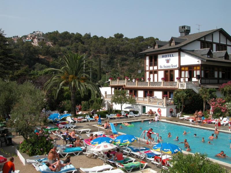 Santa Susana Resort