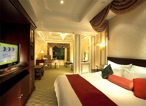 The Seagull on the Bund