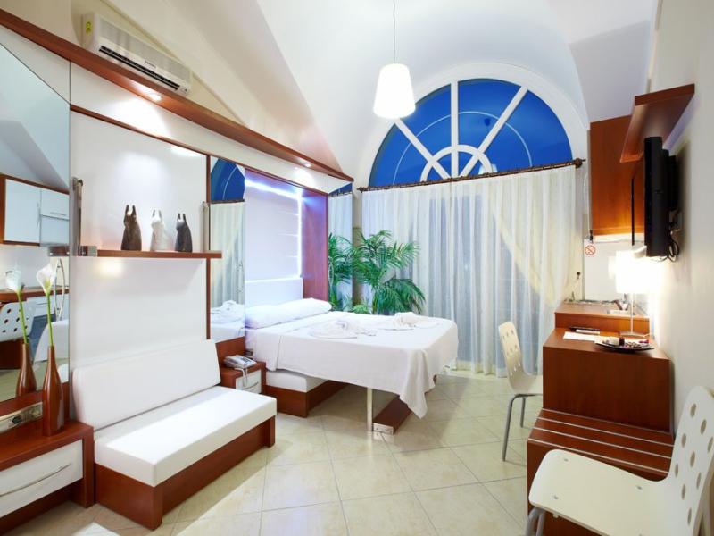 Seahorse Deluxe Hotel