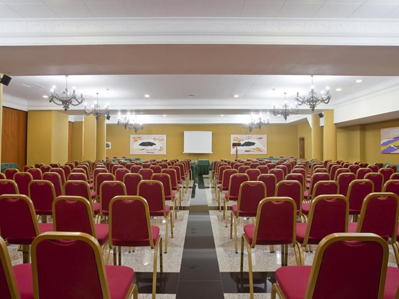 ILUNION Hotel Les Corts Spa