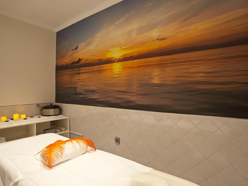 ILUNION Hotel Les Corts Spa