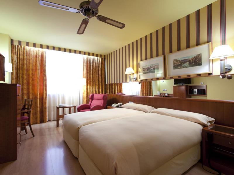 ILUNION Hotel Les Corts Spa