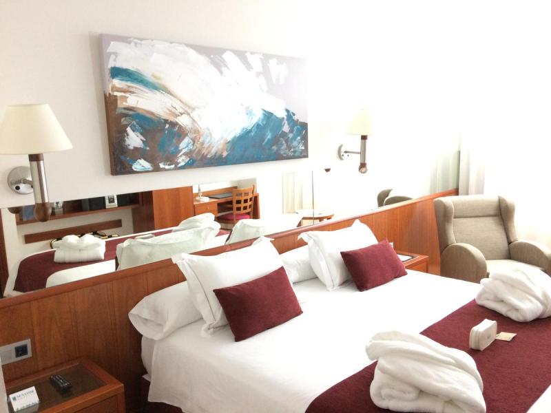 ILUNION Hotel Les Corts Spa