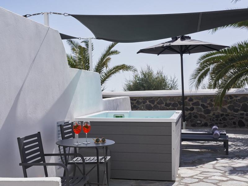 Mr & Mrs White Santorini