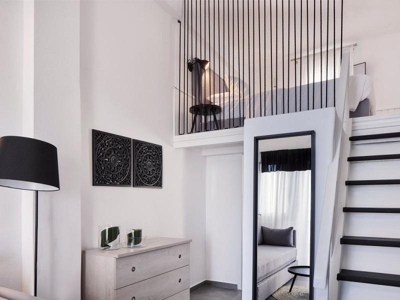 Mr & Mrs White Santorini