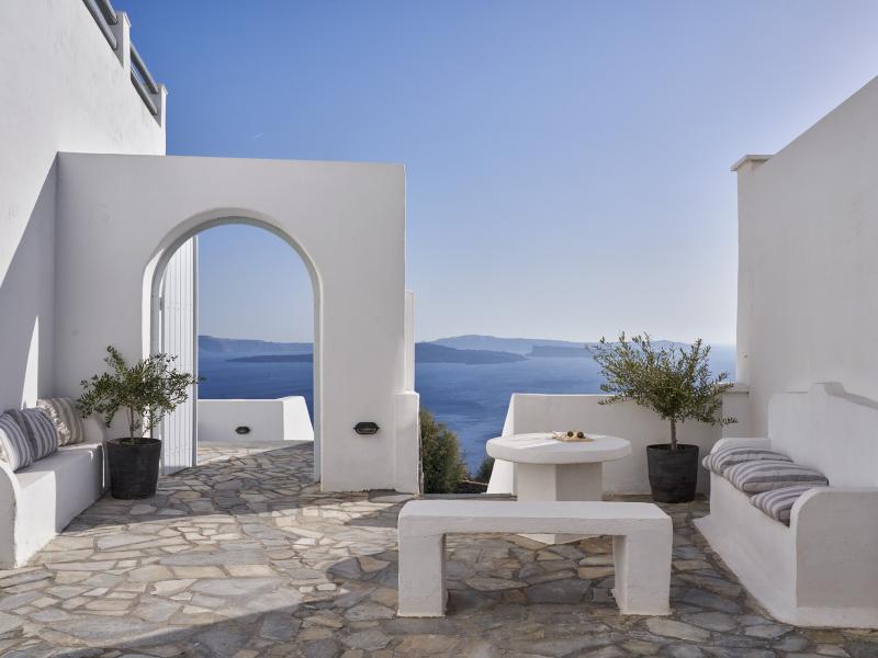 Mr & Mrs White Santorini