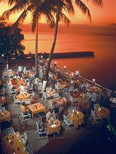 Shaw Park Beach Hotel & Suites