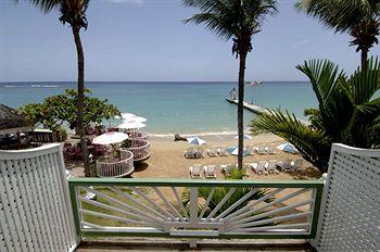 Shaw Park Beach Hotel & Suites