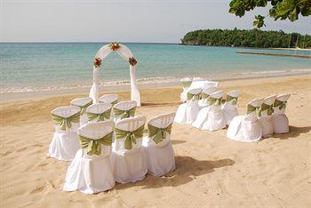 Shaw Park Beach Hotel & Suites