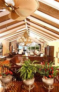 Shaw Park Beach Hotel & Suites