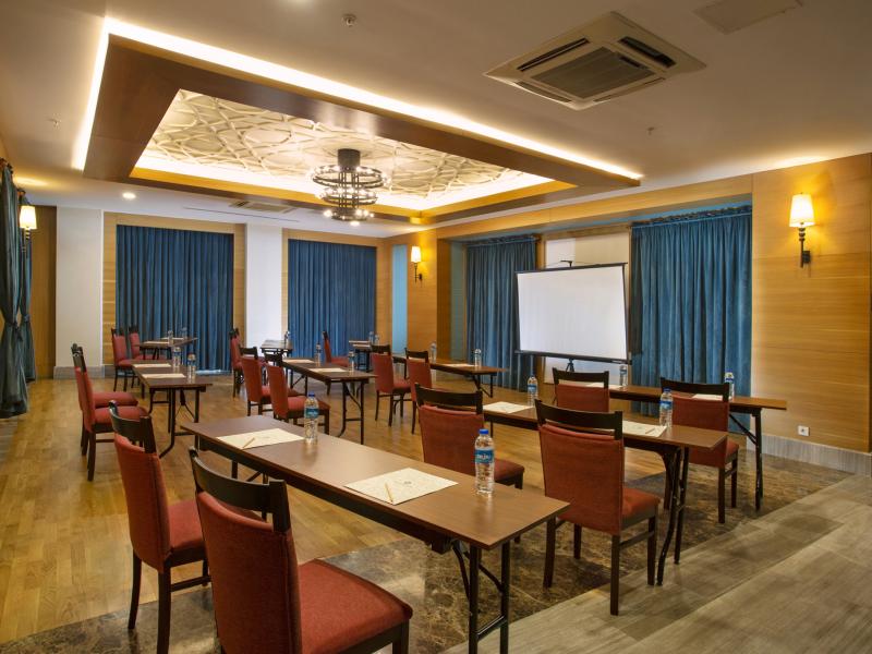 Sherwood Exclusive Lara