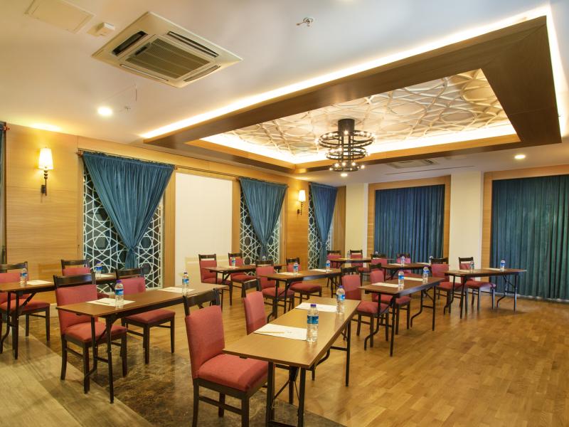 Sherwood Exclusive Lara