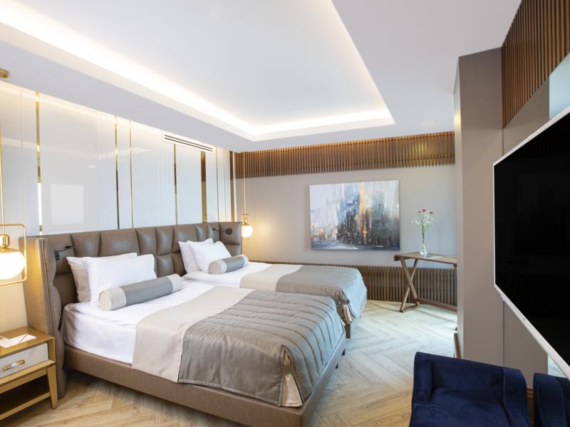 Sherwood Exclusive Lara