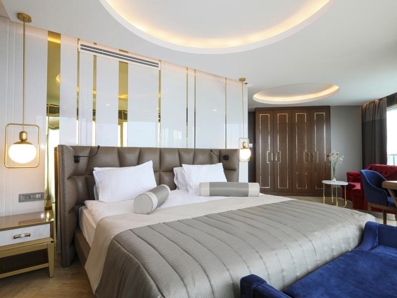 Sherwood Exclusive Lara