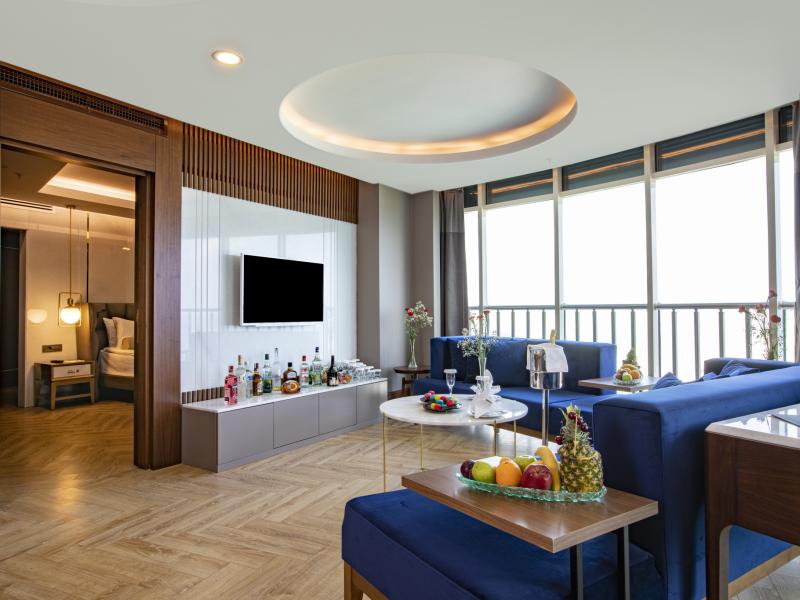 Sherwood Exclusive Lara