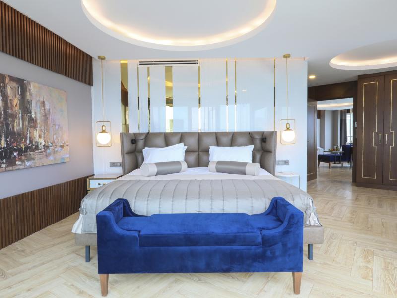 Sherwood Exclusive Lara