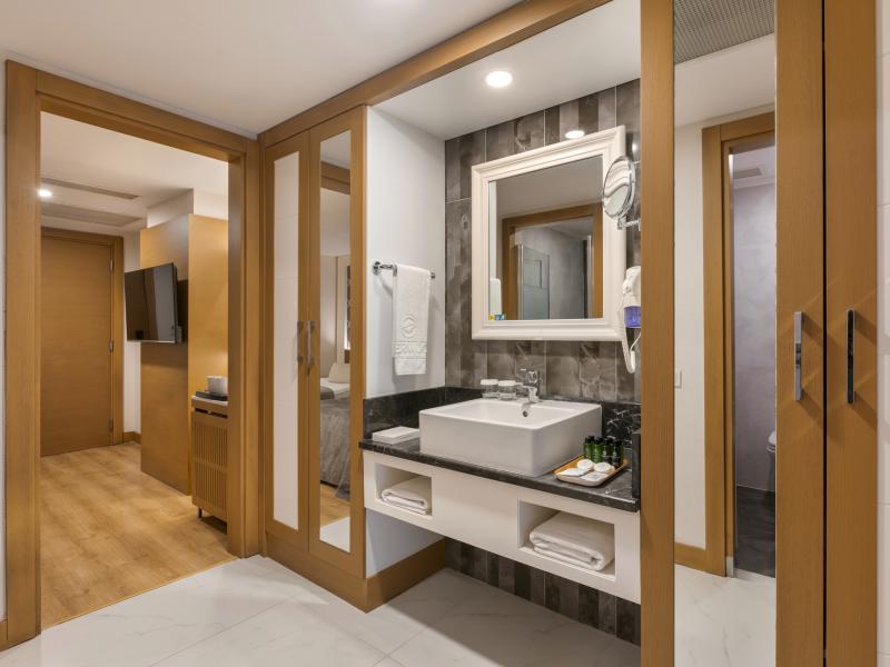 Sherwood Exclusive Lara