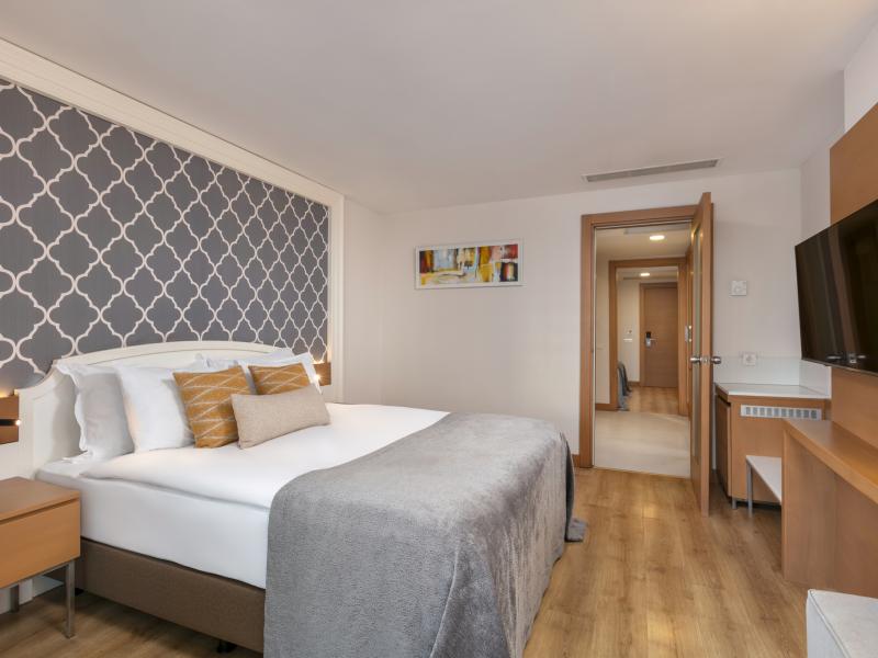 Sherwood Exclusive Lara